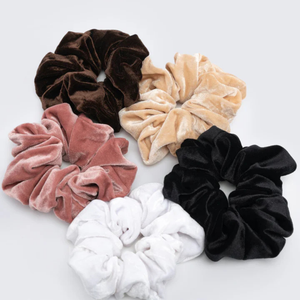 Elastika za lase žametni Scrunchie 1kos - naključna barva